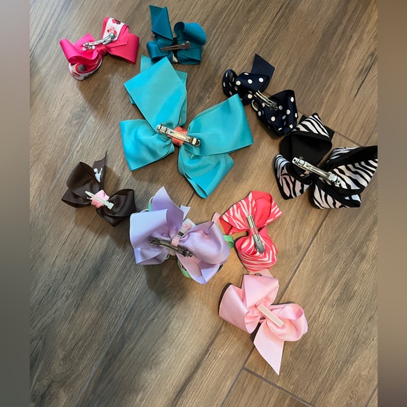 Bundle of bows some with "A" monogram - Picture 6 of 6